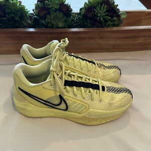 NIKE Sabrina 1 Luminous‎ Green women’s basketball shoes size 8.5
